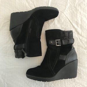 Khombu Black Suede Wedge Booties sz 8